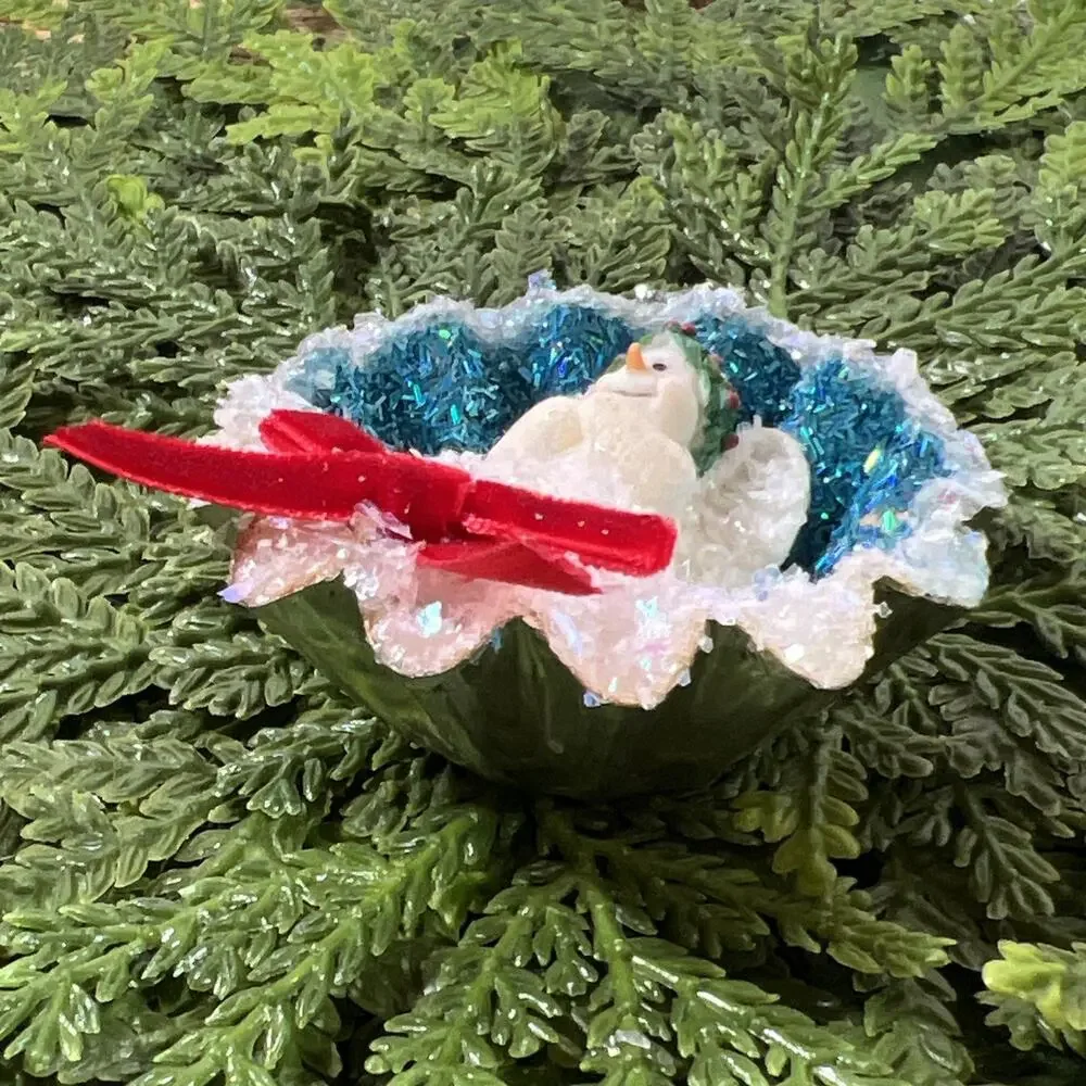 Vintage Round Tart Tin Snowman Snow Diorama Mid Century Glitter Ornament